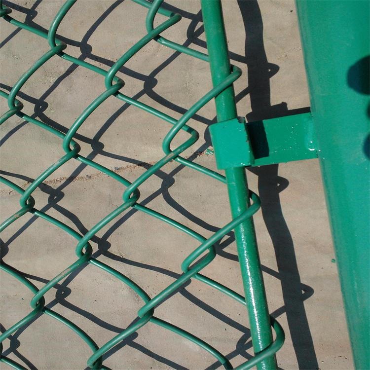 迅鹰 篮球场足球场网球场羽毛球场棒球场围网护栏网隔离网防护网  生产厂家