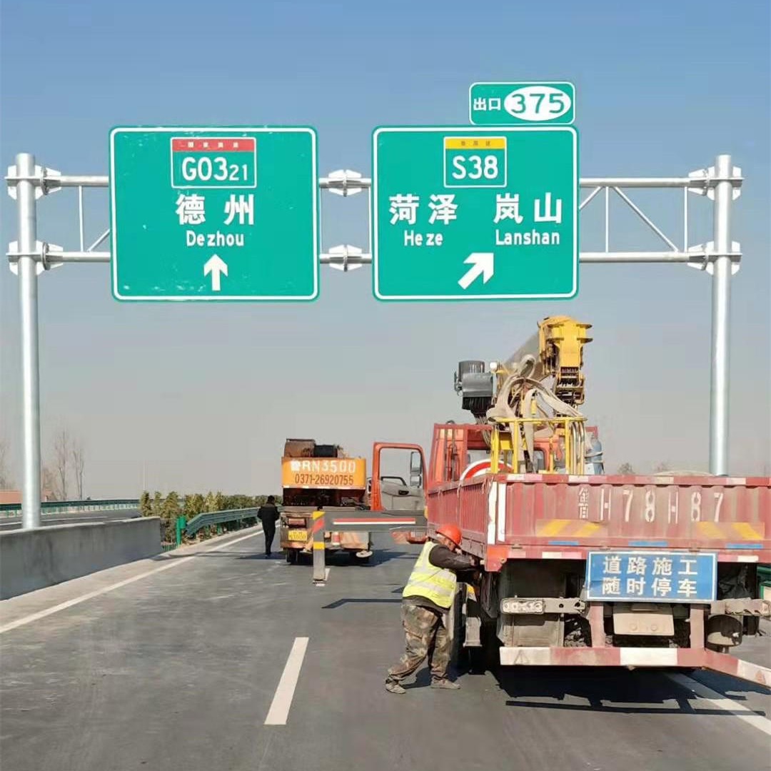 生产都宜州市交通标志杆 交通标牌厂  道路指示标识牌 定制公路标杆