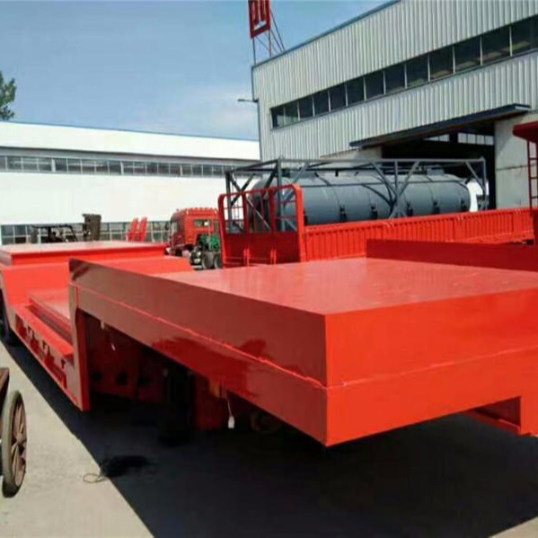 山东生产大件运输拖板车重量及载重 业骏牌爬梯低平板