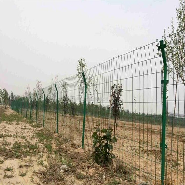 迅鹰围网厂家   双边丝围栏网  北京铁丝网围栏