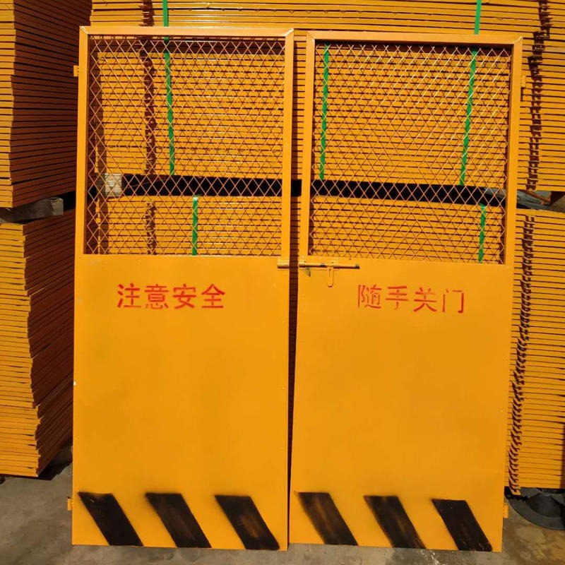 拓耀现货供应 升降梯安全门 施工电梯防护门图片