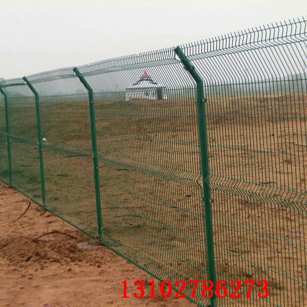 烟台围山护栏网-围山护栏网价格-浸塑围山铁丝网图片