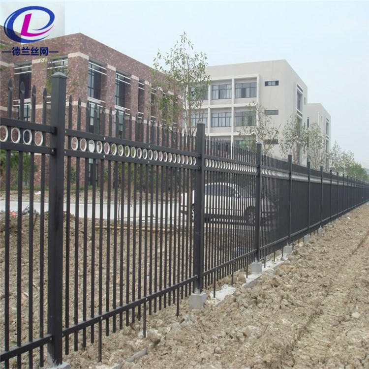 小区围墙防护栏 锌钢铁艺围墙护栏 喷塑小区学校厂区围栏 德兰供应