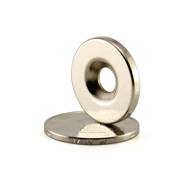 厂家现货圆形打孔吸铁石 圆形带孔强磁铁高强磁铁螺丝孔强力磁钢