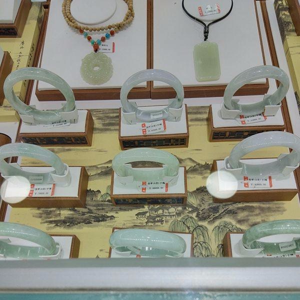 天然翡翠手镯（大圈口）、手链、项链、佛念珠、各种收藏级图片