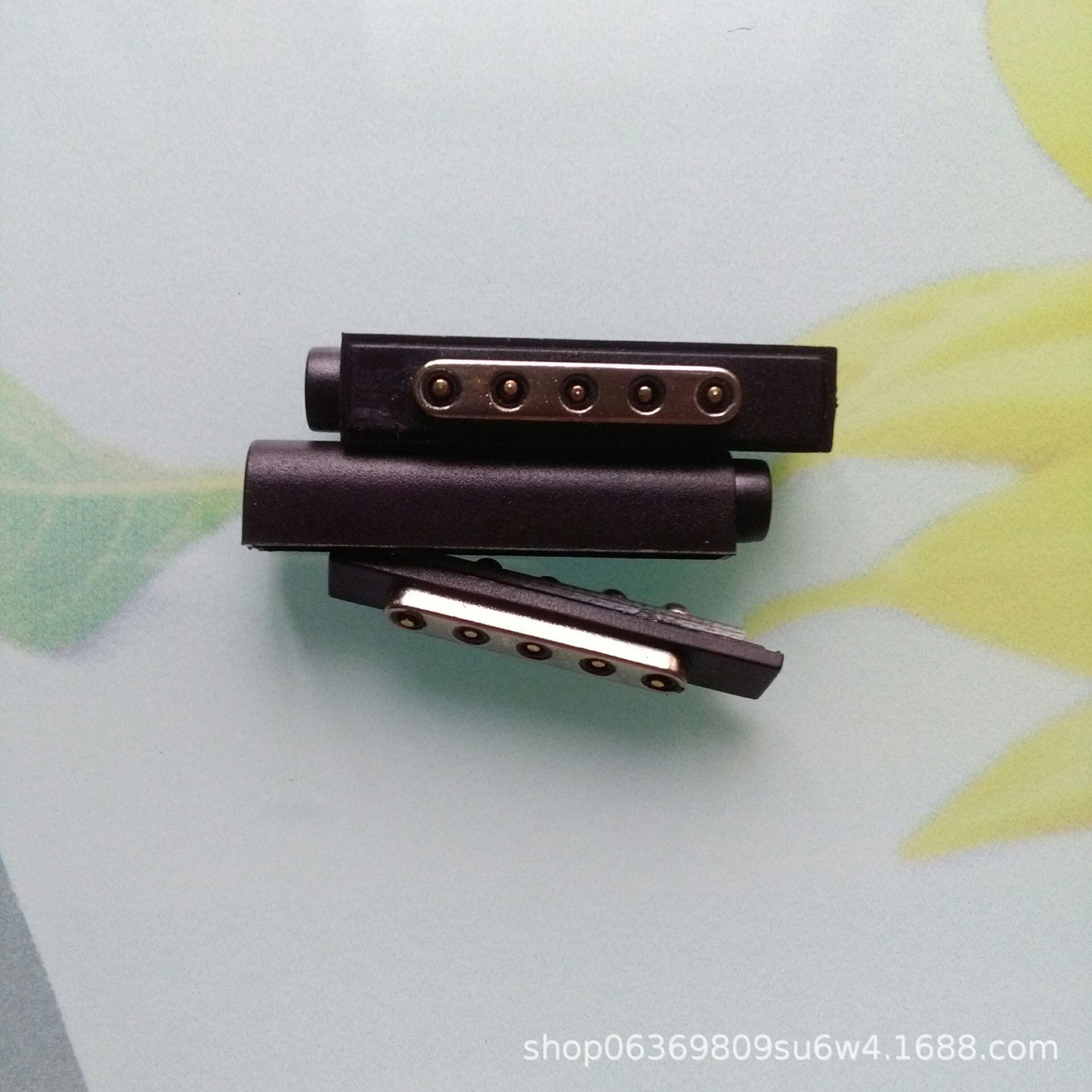 适用于USB智能手表2P磁吸充电线USB磁性 磁铁充电线订制示例图1