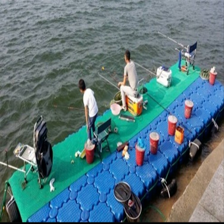 聚乙烯水上拼接浮台 休闲娱乐垂钓浮筒码头 水面简易塑料浮伐批发