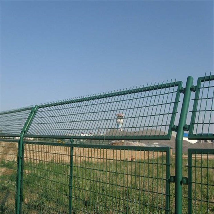 高速公路隔离栅 道路隔离栅 框架护栏网围栏 德兰厂家定制