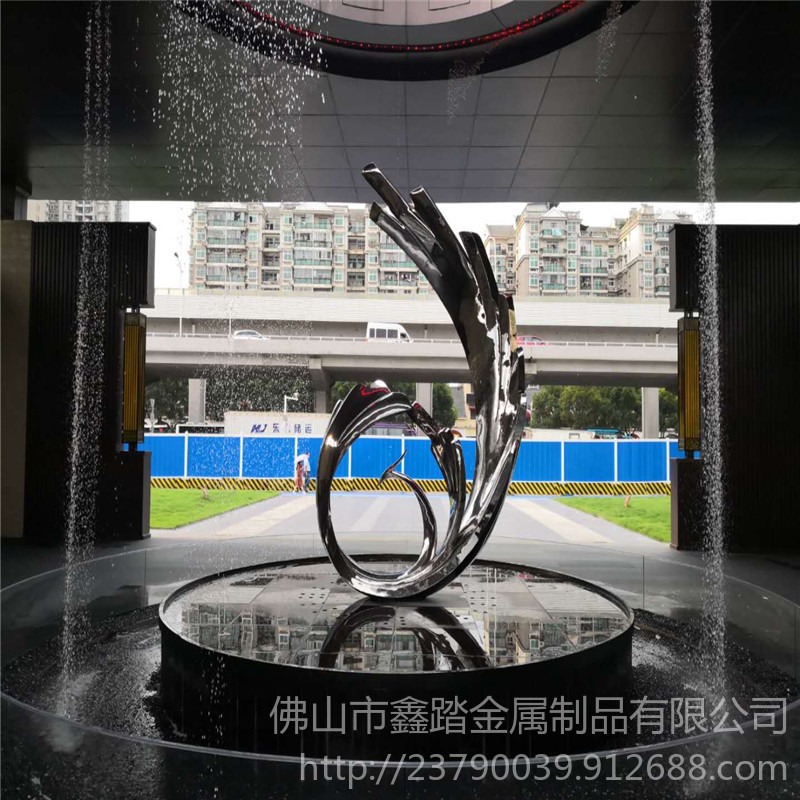 重庆售楼处 中央水景 镜面不锈钢抽象凤凰雕塑安装实物效果图