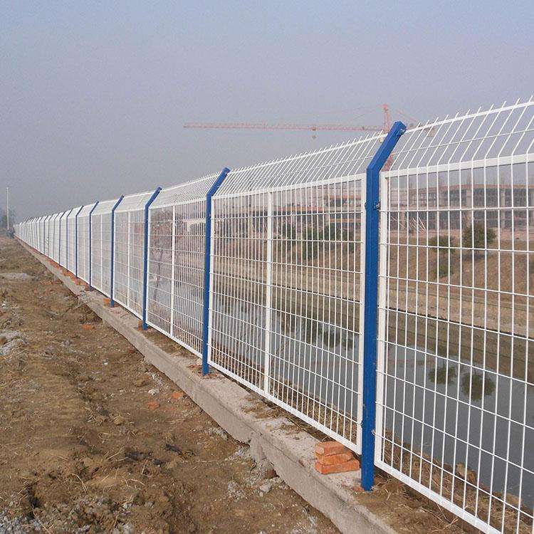 火车道路旁护栏网  隔离栅厂家  浏阳市铁路护栏网生产示例图7