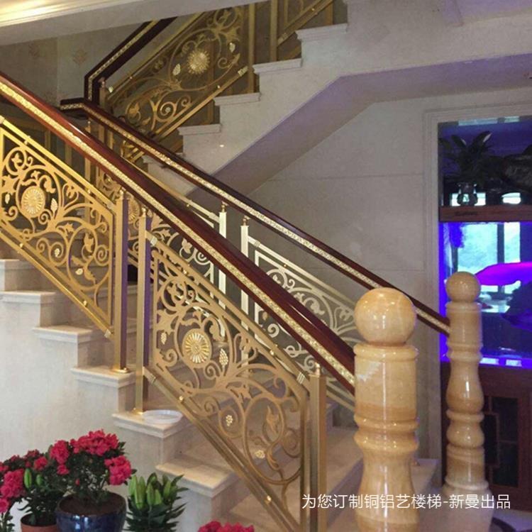 新沂酒店楼梯装饰欧式铜板镂空 花格仿古铜楼梯栏杆定制