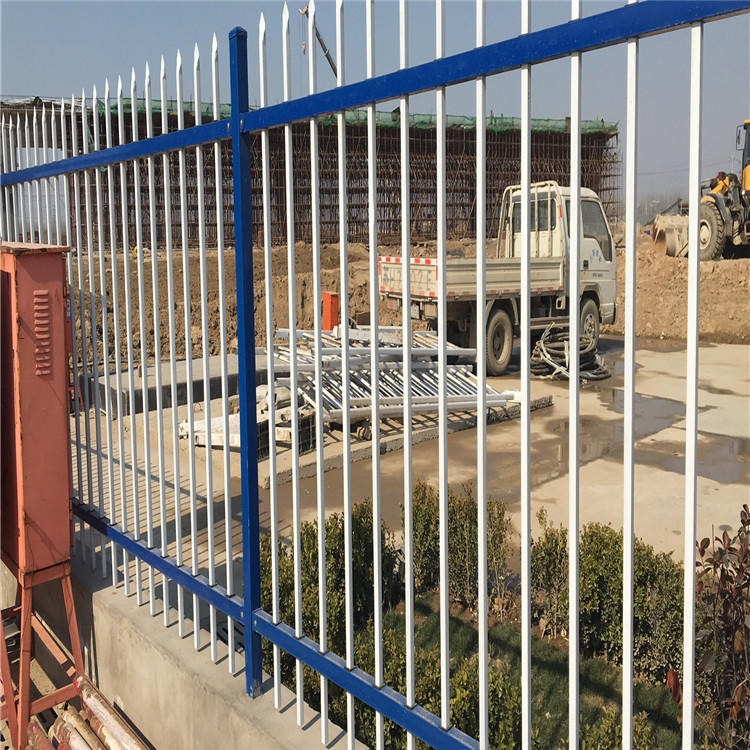 围墙护栏网 锌钢护栏 院墙护栏蓝白色 铁艺护栏厂家