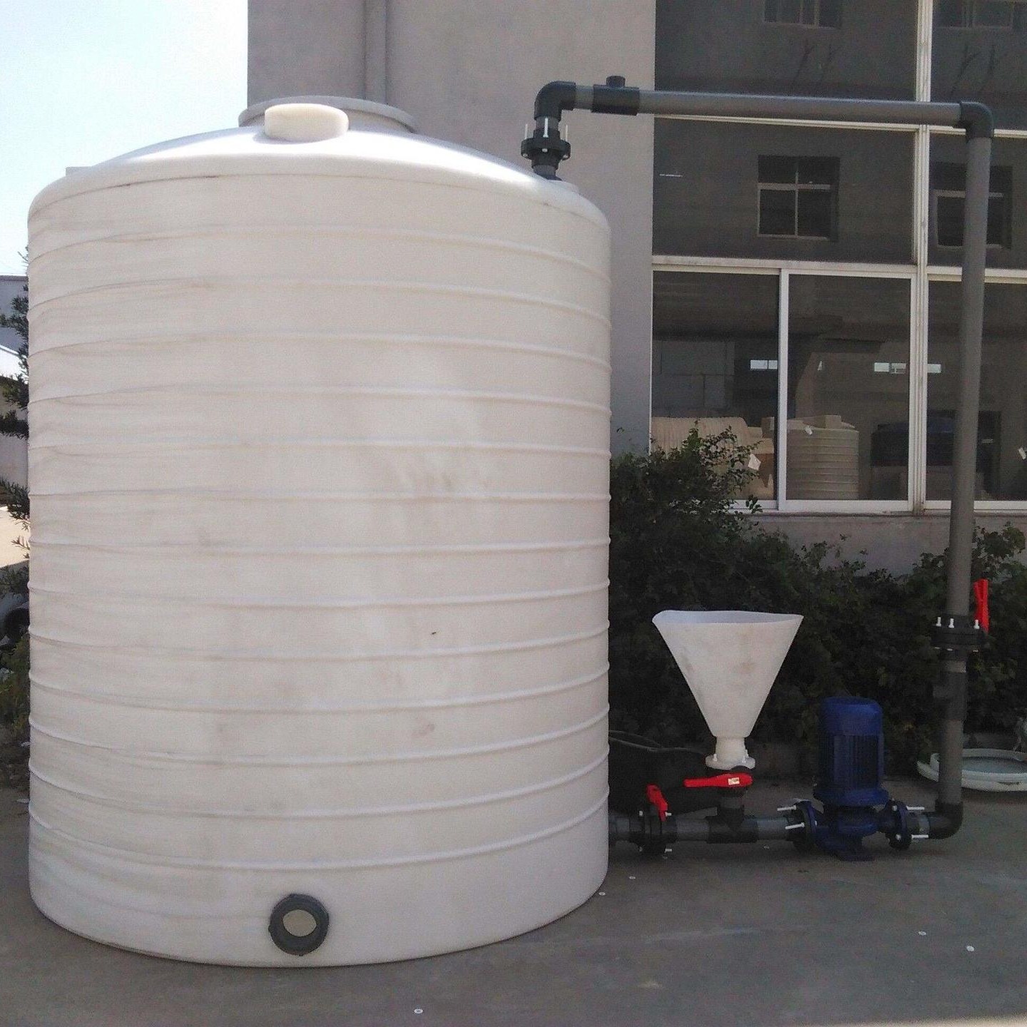 重庆10吨碱水剂储罐厂家 混凝土外加剂复配罐 全新PE大桶定制加工