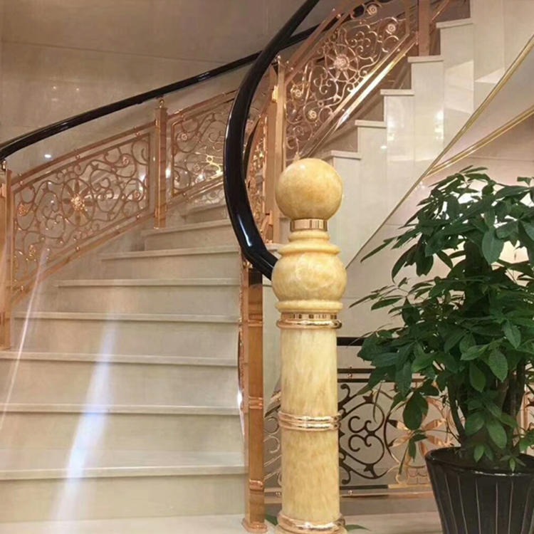 上饶碧桂园业主安装别墅楼梯扶手 三口之家的幸福生活图片