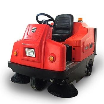 西安伟顿扫地机W1380驾驶式吸尘清扫喷水降尘