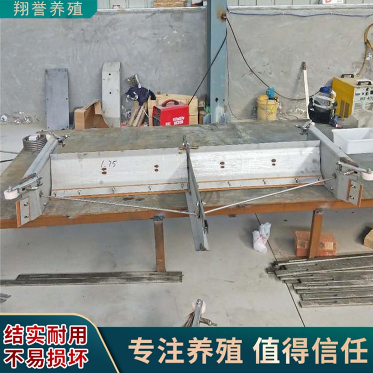 新疆大型养猪厂翔誉定制刮粪机价格 母猪产床价格干湿分离机价格