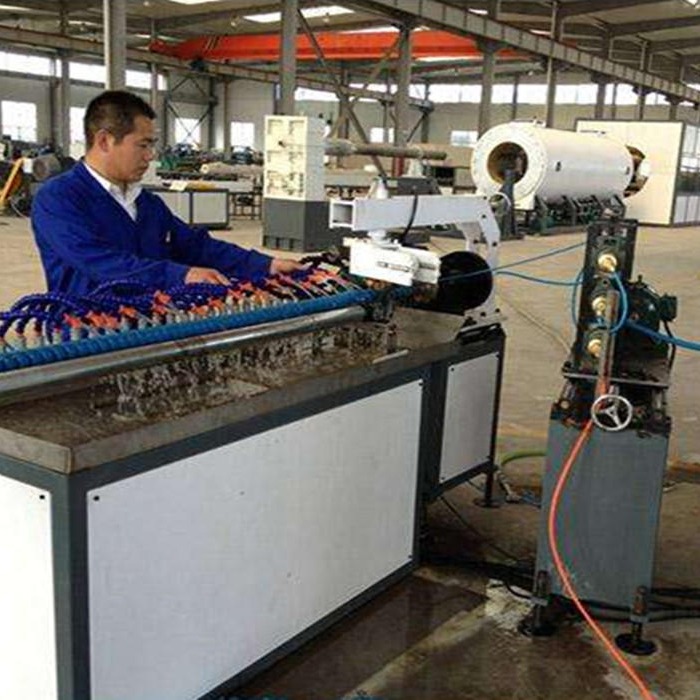 PP螺旋护套设备、PE胶管保护套生产线、PA油管保护套机械专业生产厂家
