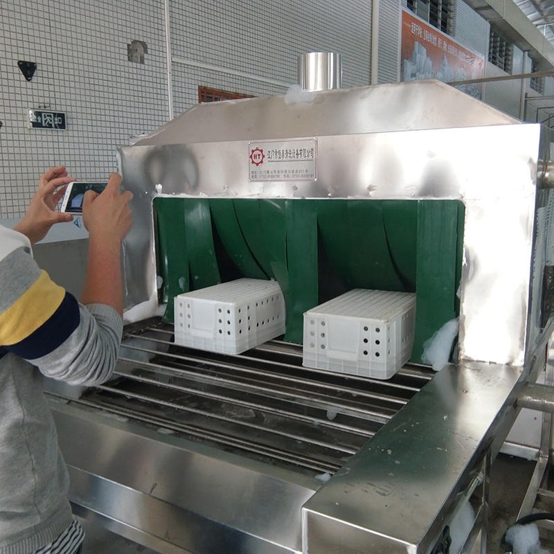 广州乐家生鲜食品周转箱定制款喷淋清洗线质保2年