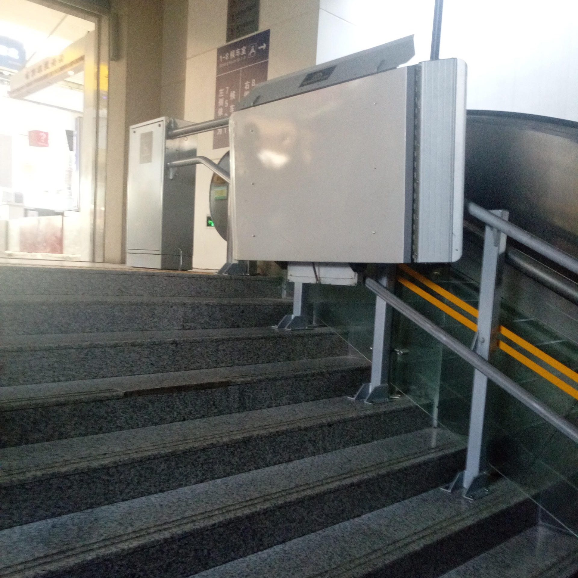 残联设施专用 启运定制公共无障碍设备 楼道自动升降电梯重庆直销