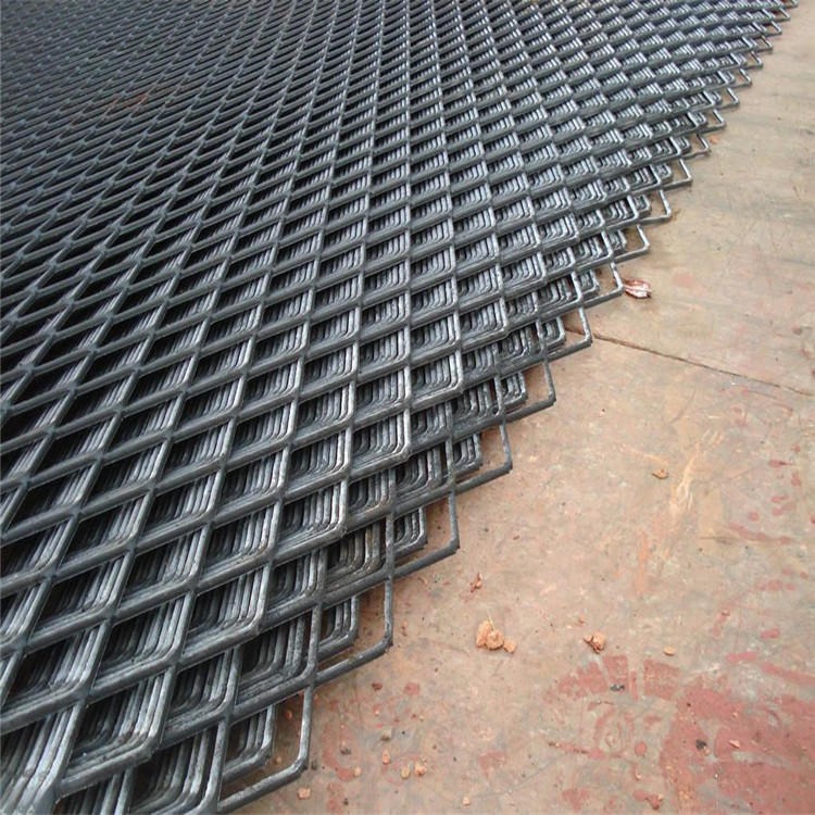 迅鹰公园场所钢板网  喷塑钢板网报价  菱形铁网生产