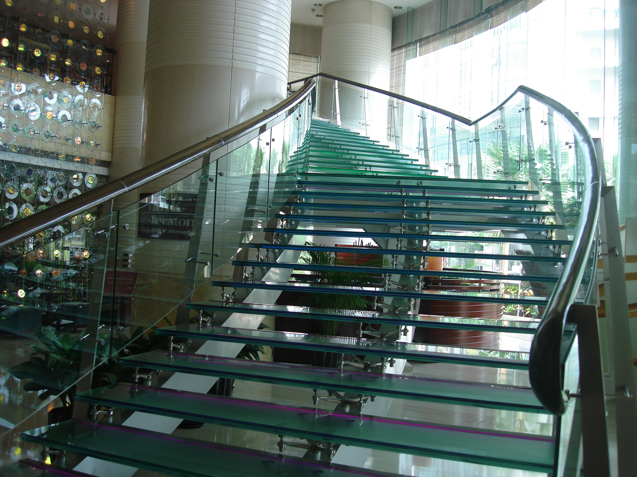 供应京艺大型玻璃楼梯精品酒店玻璃楼梯大型室外楼梯旋转楼梯
