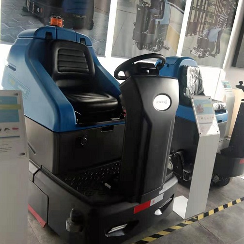 重庆洗地机 驾驶式洗地机 洗地机价格 容恩R180