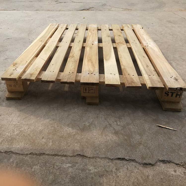 青岛厂家直销二手硬杂木实木托盘周转木栈板货物运输专用图片