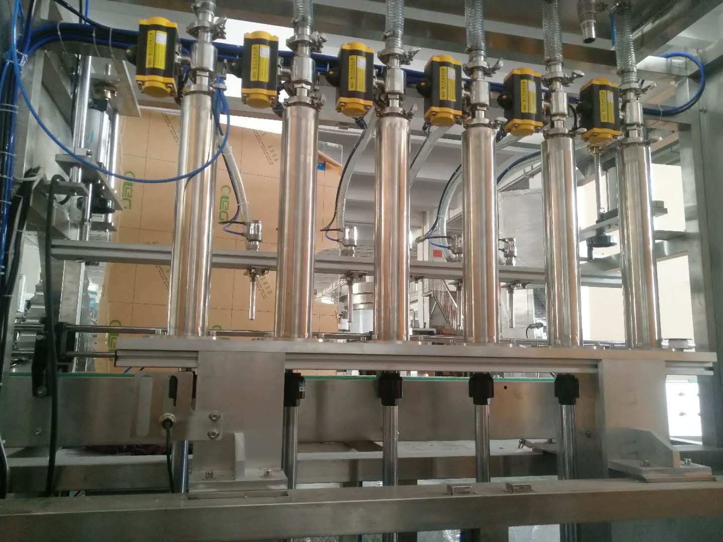 河南生产厂家 洗洁精自动灌装机 1000-3000ml自动灌装机 价格 郑州奥特 AT-SFGZ-L8