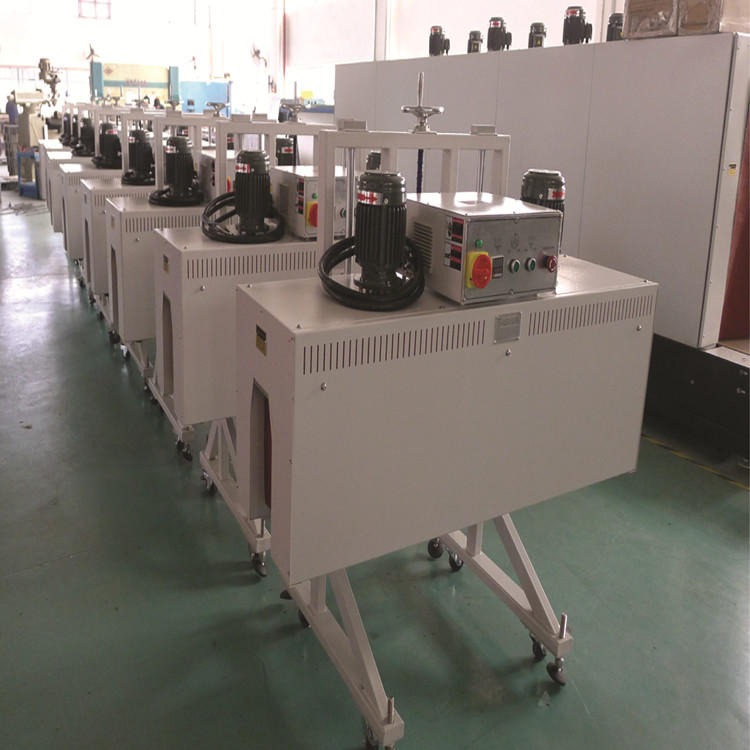 青岛诺邦厂家直供半自动袖口包装机GH6030 热收缩膜包装机 封切收缩机 价格低质量优图片