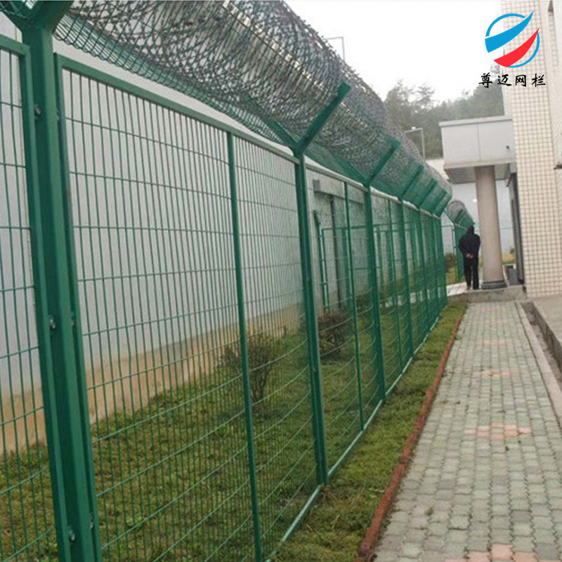 吉林机场护栏网 尊迈机场框架护栏网 机场监狱护栏网 三角折弯护栏厂家