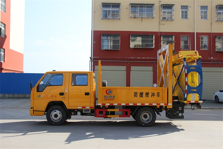 柳州程力  12吨安全防护车防撞车