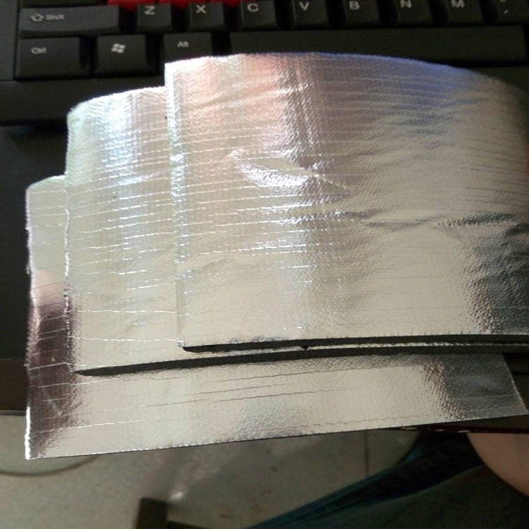 吸音降噪橡塑板凤凰县特价批发带背胶橡塑保温板