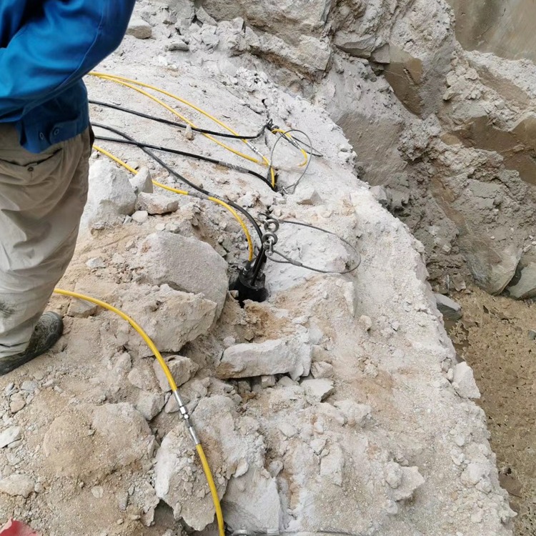 河北沧州派信150型劈裂棒 隧道岩石劈裂棒破石头