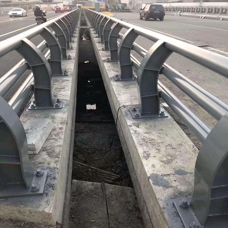 定制防撞护栏 聚晟 桥梁q235b钢板立柱切割焊接 镀锌喷塑钢管护栏