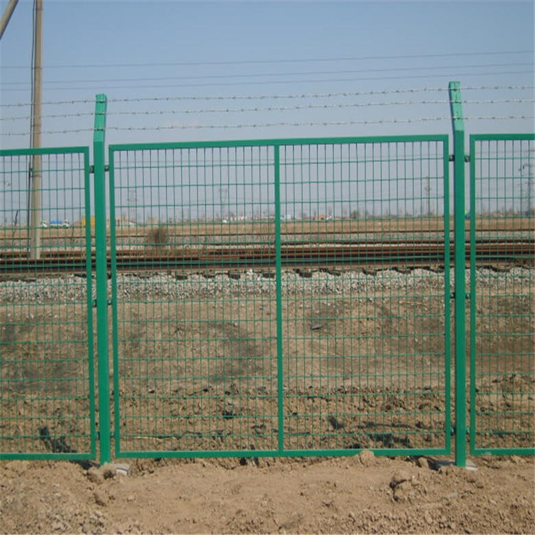 围栏网厂家批发草绿色公路铁丝网围栏 浸塑河边围栏网 加厚框架围栏网现货