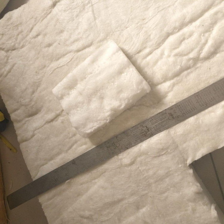 富裕县供应硅酸铝针刺毯 悦盈6公分厚120K硅酸铝针刺毯打折批发