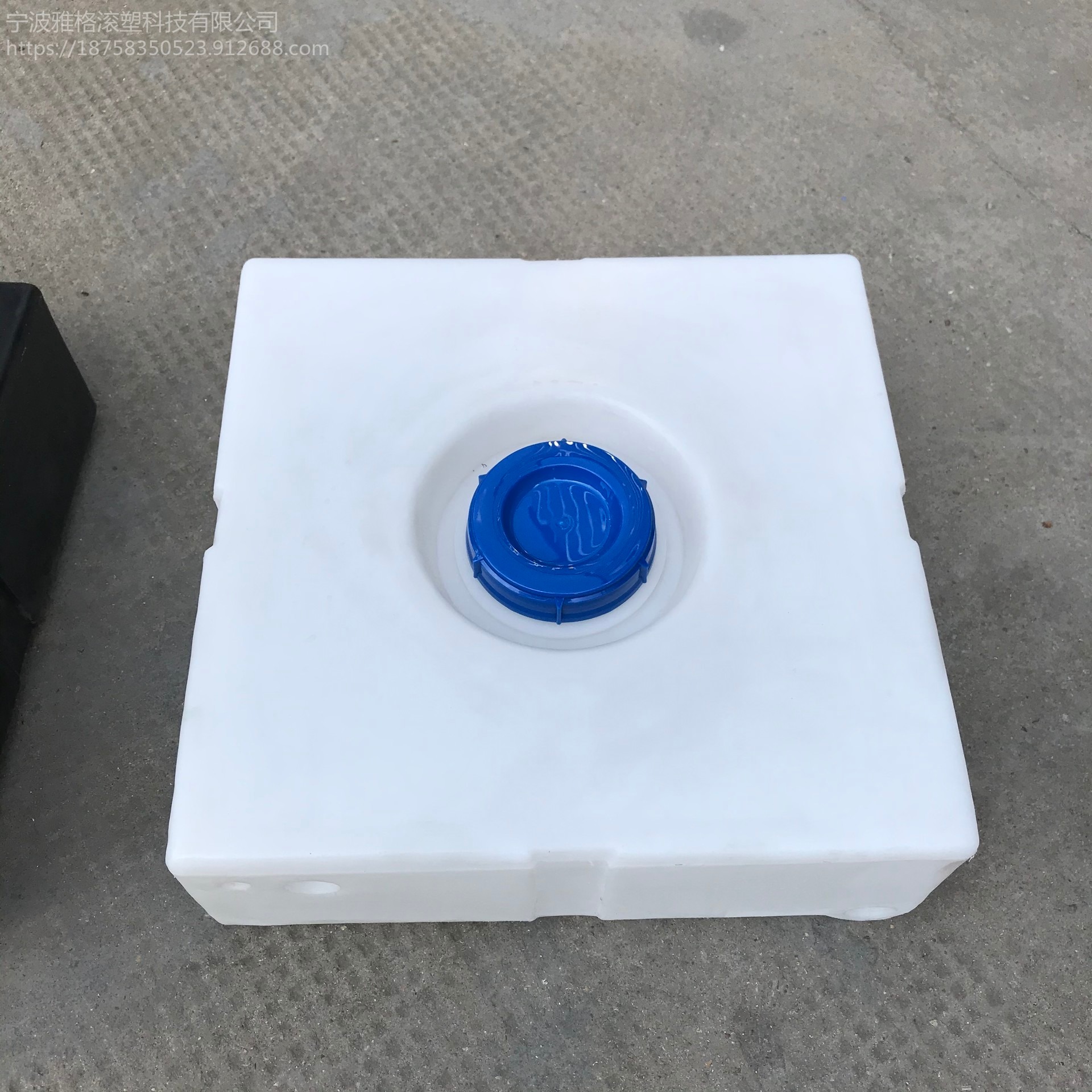雅格滚塑方形卧式水罐 房车改装水箱盖子内凹的塑料水箱 耐磨耐用车载运输桶图片