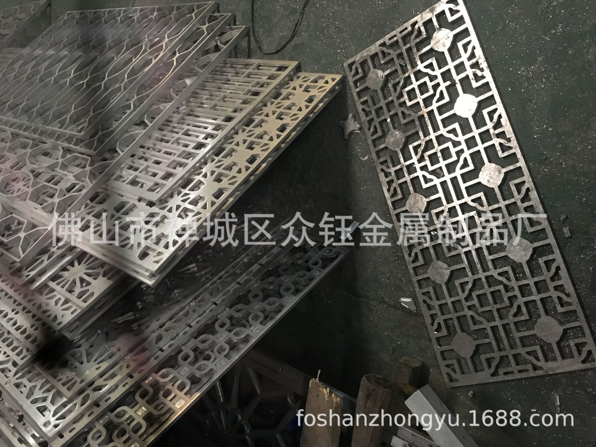 众钰 江苏铝艺护栏 铝板雕刻镀金轻奢护栏 轻奢是一种生活态度示例图18