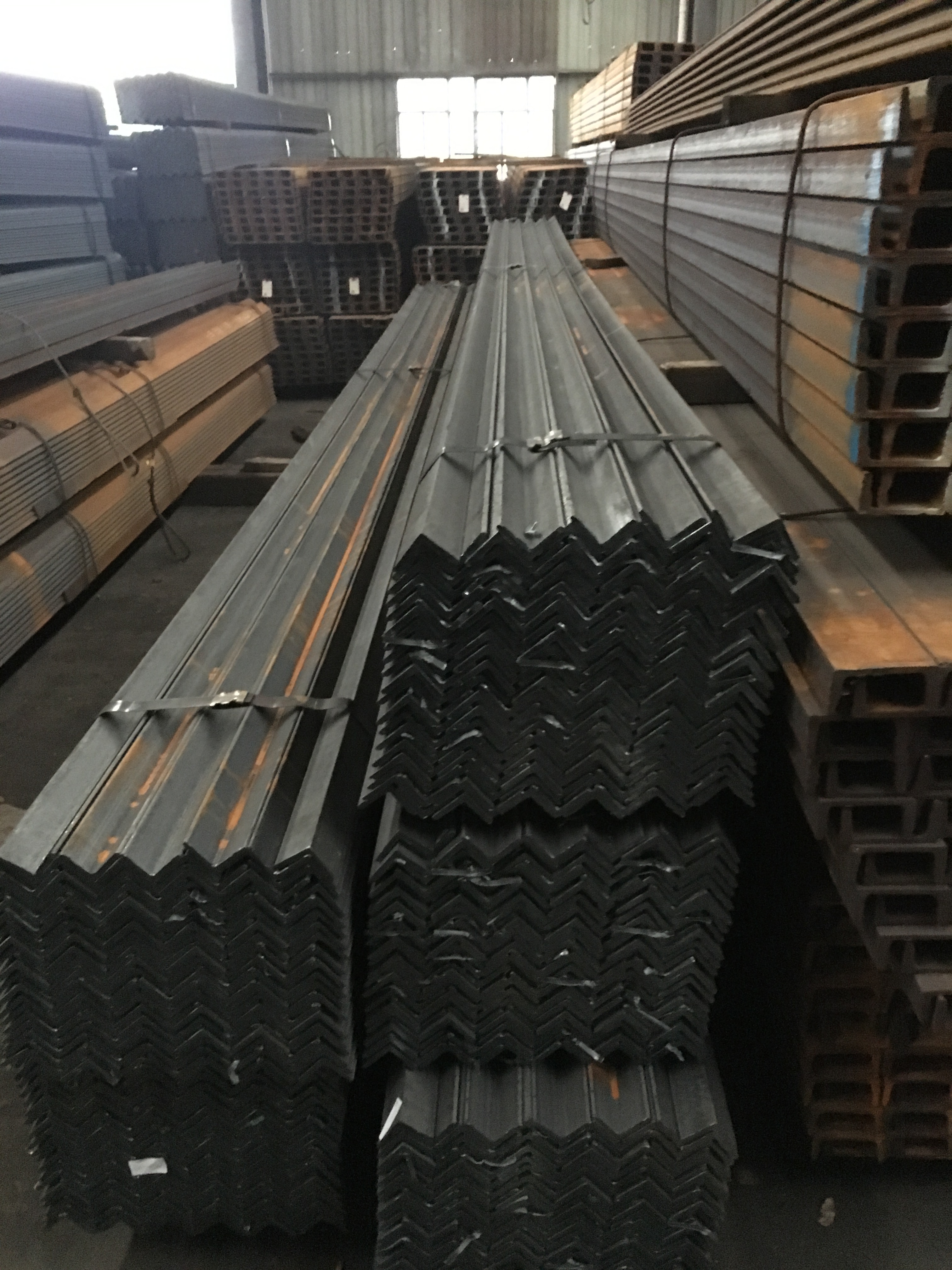 上海Q235B  金属制品 镀锌角钢 现货批发供应