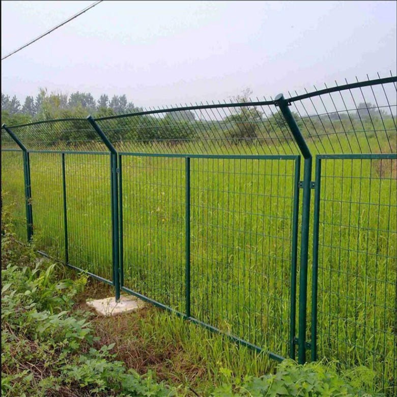 德兰绿色高速公路浸塑隔离护栏网 铁丝圈地安全防护框架围栏网厂家现货