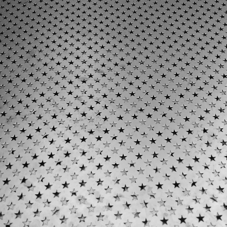 安装简单 五角星孔铝板穿孔板 欧腾钢板冲孔厂家 天花板洞洞板外墙 氟碳漆冲孔铝单板各种图案穿孔板