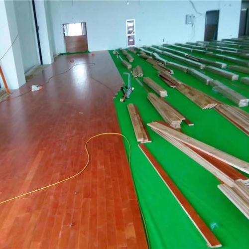 南通篮球场地板安装  专业体育地板  欧氏地板