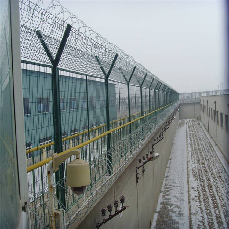 螺旋式刀片刺绳护栏网用于监狱隔离栅示例图3