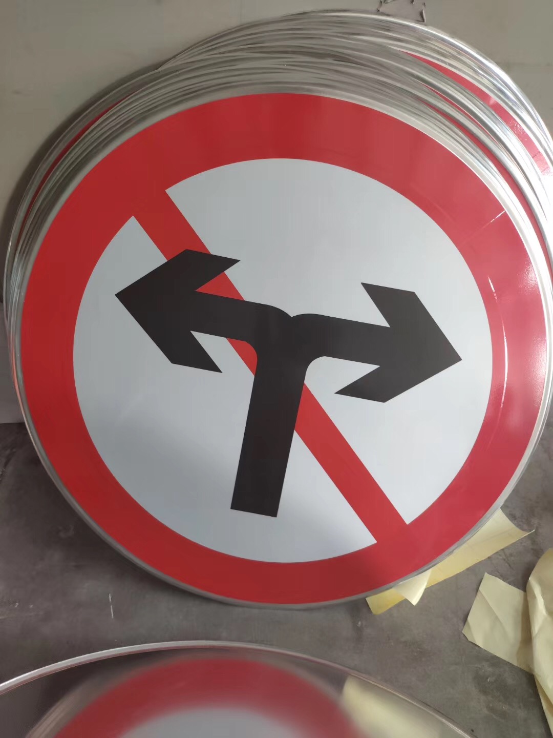 鑫熙 道路圆牌  道路标志指示牌 交通安全设施指示牌