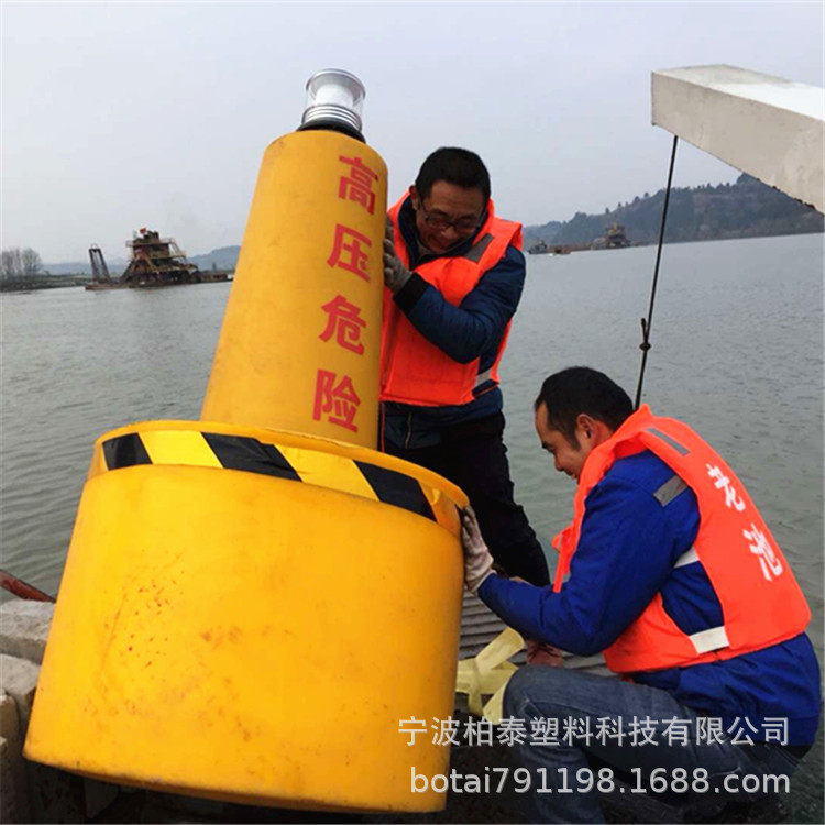 丽江水面红色浮标展示 通航警示浮标 水上保护区警示标志浮筒示例图6