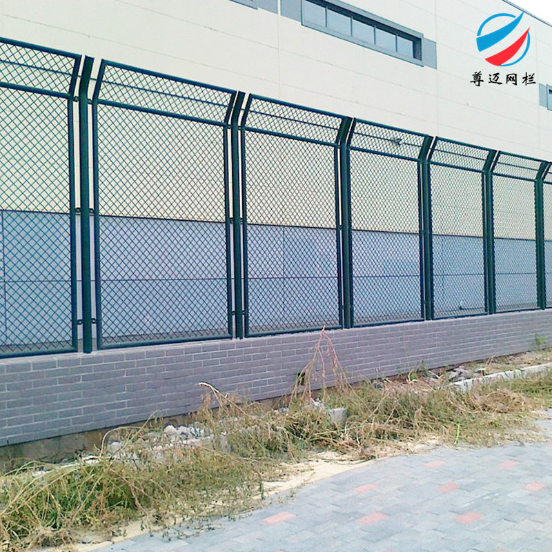 甘肃监狱围栏网 尊迈机场围界网 监狱专用铁丝网 三角折弯护栏厂家