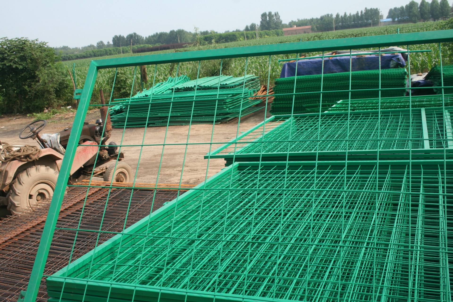 双边丝框架防护栏网圈地钢丝护栏网养殖围栏网球场隔离栏网可定制示例图14