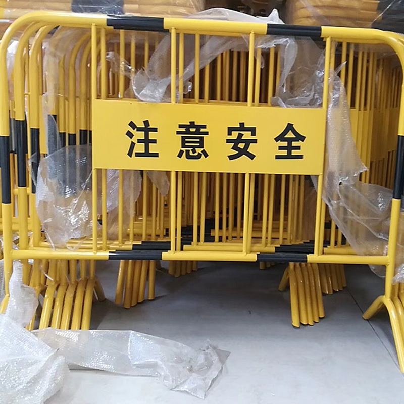 杭州铁马护栏  尊迈移动防撞护栏 热镀锌移动护栏隔离栏厂家