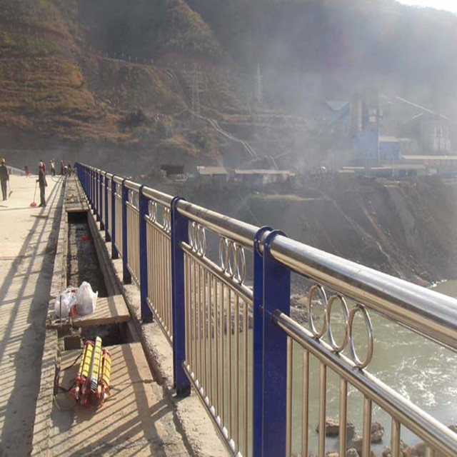 聊城市专业生产桥梁不锈钢复合管 高速护栏焊钢管304|201现货厂家