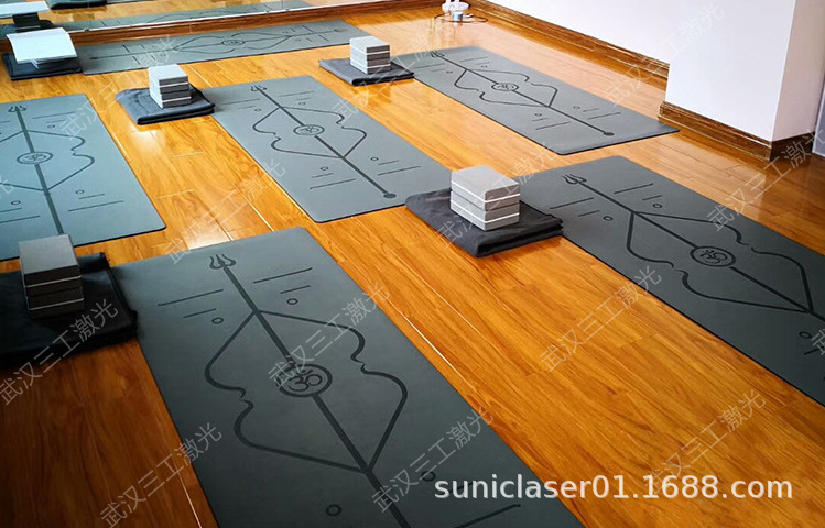 全自动高速瑜伽垫激光刻花机 健身垫激光打标雕刻logo适用材料广示例图3
